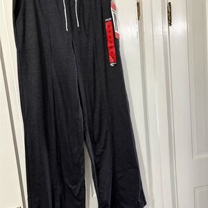 Kirkland Signature Ladies' Lightweight Pintuck Pant in Black